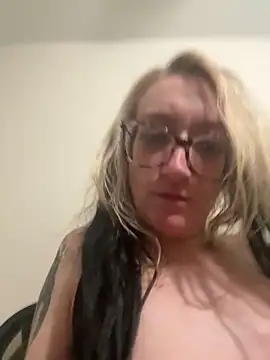 Snapshot of Kittaekatt chatting on February 21, 2026, 12:39 pm Kittaekatt online show from February 21, 2026, 12:39 pm