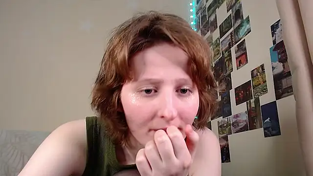 Snapshot of c0ralynx chatting on March 18, 2025, 9:52 am c0ralynx online show from March 18, 2025, 9:52 am