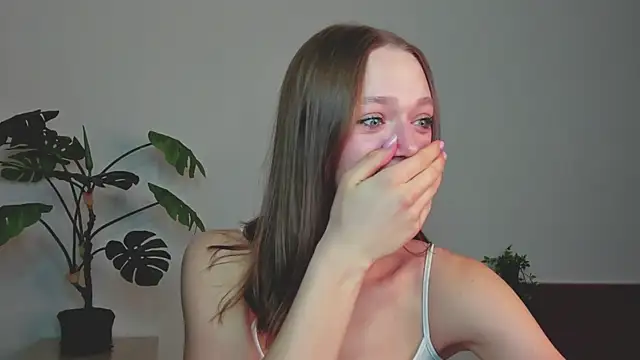 Snapshot of Sweet_Piece chatting on April 11, 2026, 8:13 pm Sweet Piece online show from April 11, 2026, 8:13 pm