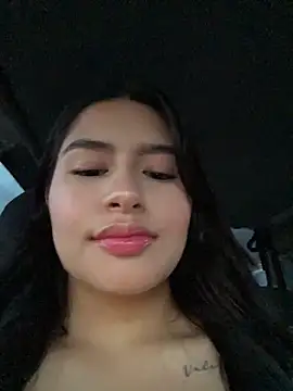 andrea gomes  online show from April 26, 2026, 10:51 pm