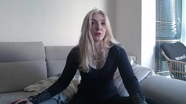 tattoobbgirl online show from October 7, 2025, 11:51 am