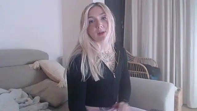 tattoobbgirl online show from November 24, 2025, 6:18 pm