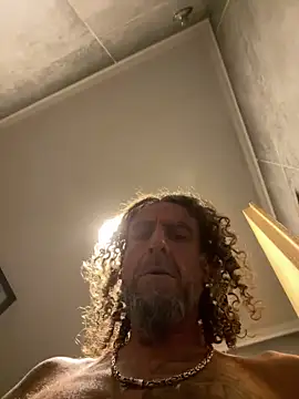 Coco-sarli online show from February 18, 2026, 1:34 am