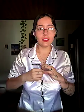 MitsuChan  online show from October 17, 2025, 1:25 pm