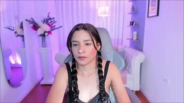 Snapshot of hanna_mils chatting on May 1, 2026, 11:48 am hanna mils online show from May 1, 2026, 11:48 am