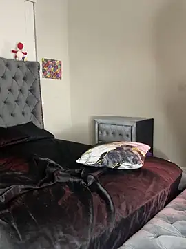 piscesaurora online show from March 19, 2025, 10:33 am