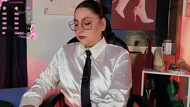  LuanaDabbraccio online show from May 7, 2026, 2:44 pm