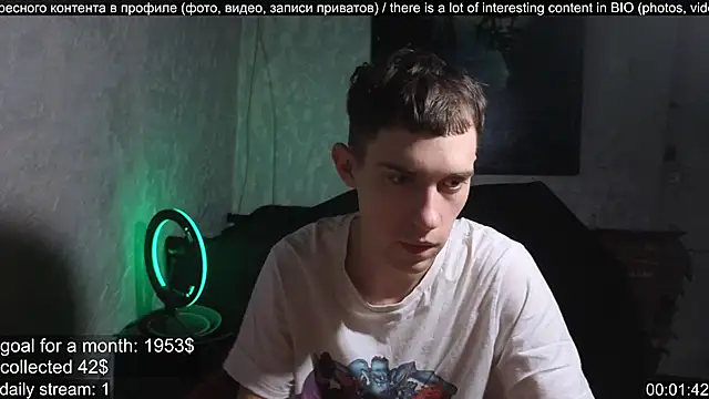 Snapshot of w0rkman chatting on October 4, 2025, 10:30 pm w0rkman online show from October 4, 2025, 10:30 pm