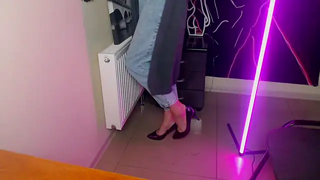 VanessaRey  online show from November 30, 2025, 7:01 am