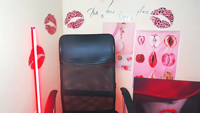 Snapshot of VanessaRey_ chatting on April 19, 2026, 6:10 pm VanessaRey online show from April 19, 2026, 6:10 pm