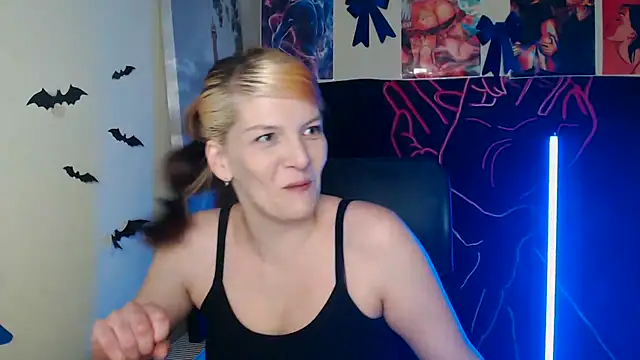 Snapshot of VanessaRey_ chatting on April 21, 2026, 4:45 pm VanessaRey online show from April 21, 2026, 4:45 pm