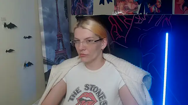 Snapshot of VanessaRey_ chatting on May 1, 2026, 9:14 am VanessaRey online show from May 1, 2026, 9:14 am