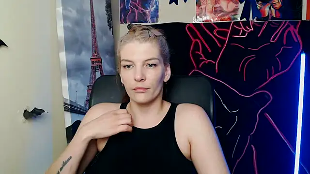 Snapshot of VanessaRey_ chatting on May 20, 2026, 2:34 pm VanessaRey online show from May 20, 2026, 2:34 pm