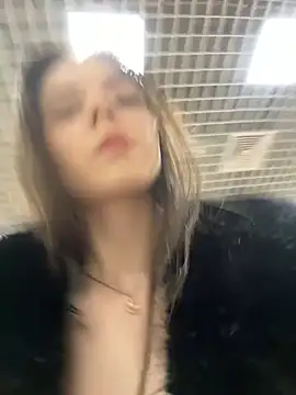 MilaBee online show from February 8, 2026, 11:13 am