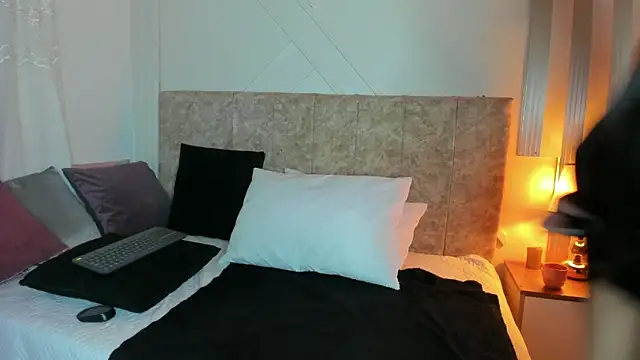 angelinarouse  online show from January 14, 2026, 1:00 am