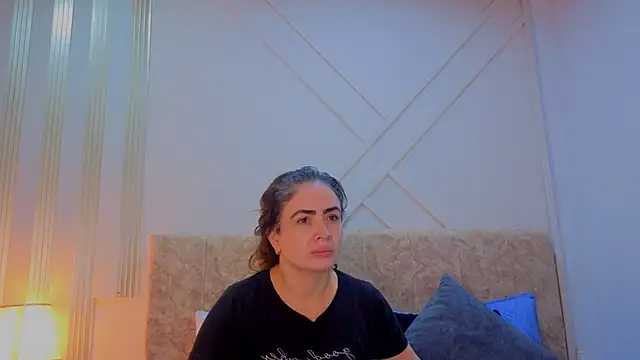 angelinarouse  online show from April 3, 2026, 12:41 am