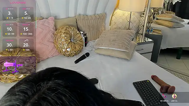 AriaJonnes  online show from November 1, 2025, 2:08 pm