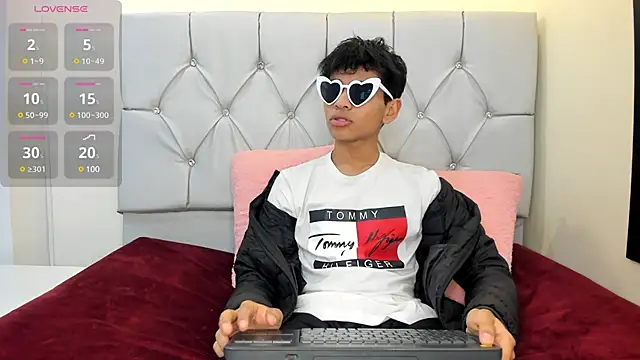 Ethan Westt online show from March 21, 2025, 1:56 pm