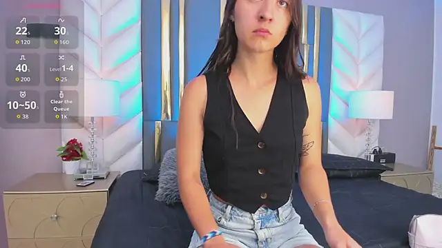 SaraJonness online show from October 8, 2025, 12:47 pm