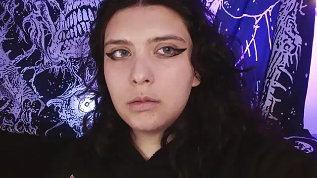 mikaskullcs online show from October 7, 2025, 4:42 am