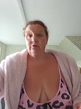 MissQueenBeex online show from June 7, 2026, 8:29 am