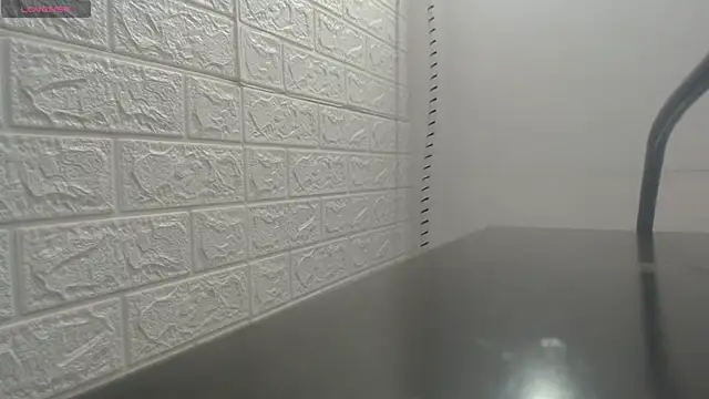 nei girl online show from November 20, 2025, 11:21 am