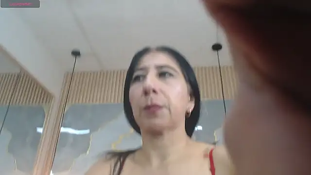 nei girl online show from December 4, 2025, 11:41 am