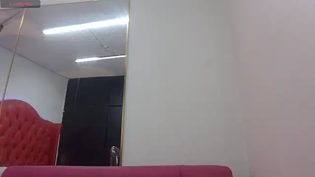 nei girl online show from April 8, 2026, 11:54 am