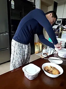 woonee827372 online show from November 14, 2025, 12:15 pm