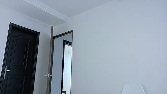 salomehills  online show from March 21, 2025, 12:17 pm