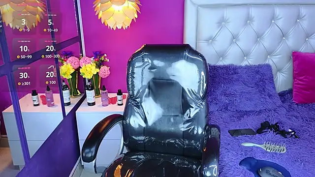 crystal rouge online show from October 18, 2025, 4:41 pm