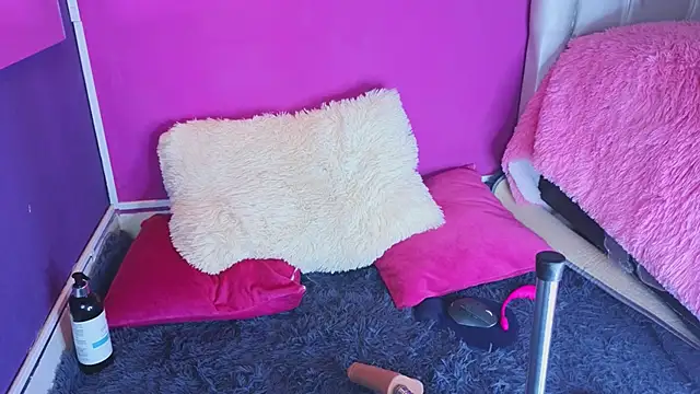 crystal rouge online show from November 13, 2025, 3:55 pm