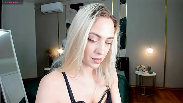 Snapshot of _Miss_Valentina_ chatting on March 21, 2025, 4:17 am Miss Valentina online show from March 21, 2025, 4:17 am
