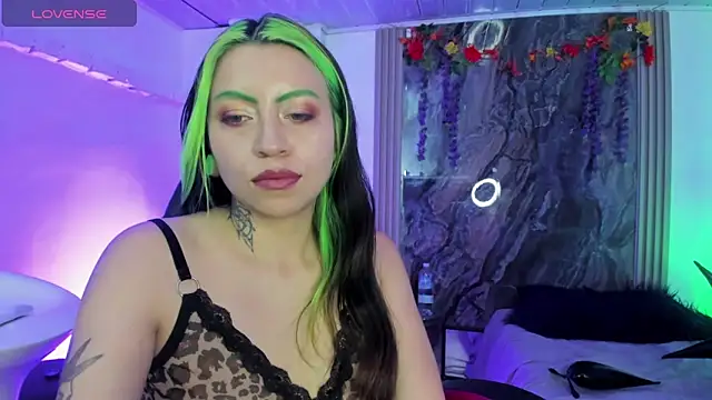 Snapshot of midory_ chatting on October 12, 2025, 12:42 am midory online show from October 12, 2025, 12:42 am