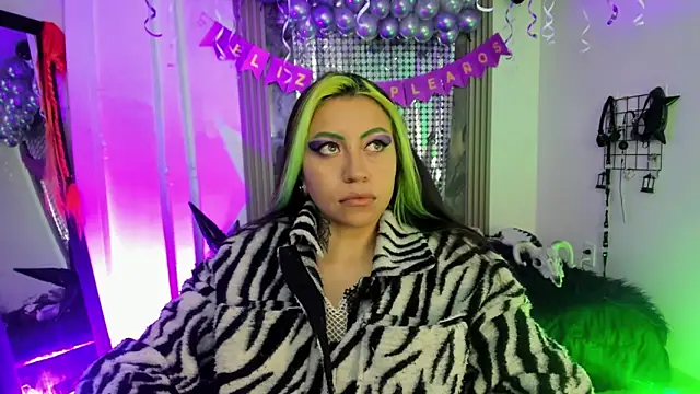 Snapshot of midory_ chatting on October 30, 2025, 3:30 am midory online show from October 30, 2025, 3:30 am