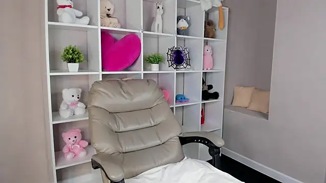 Joann Shermann online show from November 8, 2025, 1:17 am