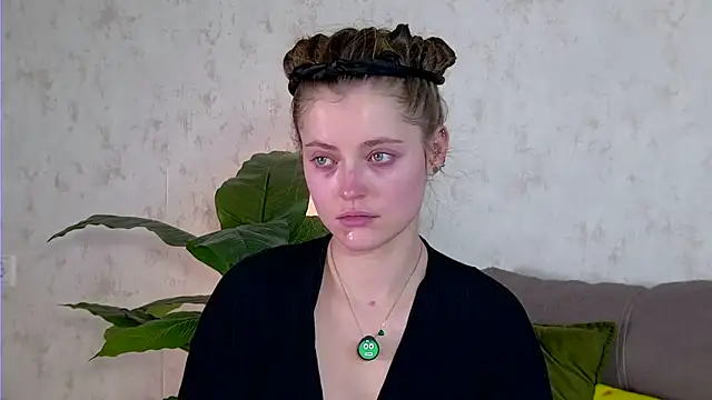 AshleyD  online show from October 4, 2025, 3:15 am