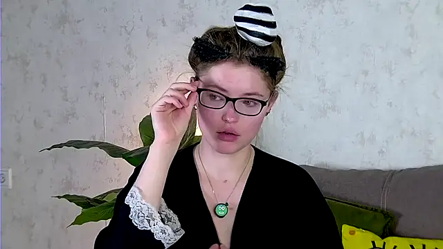 AshleyD  online show from October 18, 2025, 3:20 am