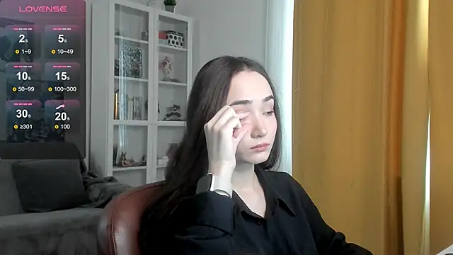 Lillllos online show from November 24, 2025, 4:34 am