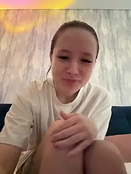 CarolineTenders online show from October 4, 2025, 2:04 pm