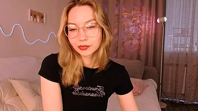 Lilo Sims online show from October 6, 2025, 2:20 am