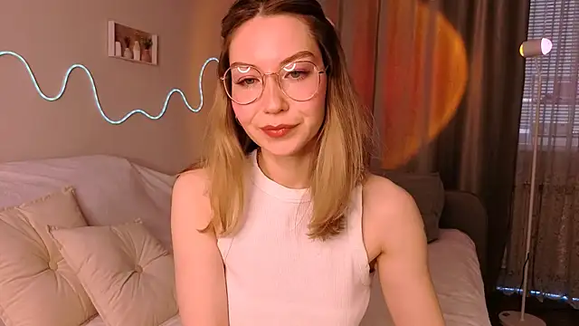 Lilo Sims online show from October 7, 2025, 1:47 am