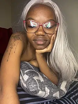 YummyMelanin117 online show from October 17, 2025, 3:31 am