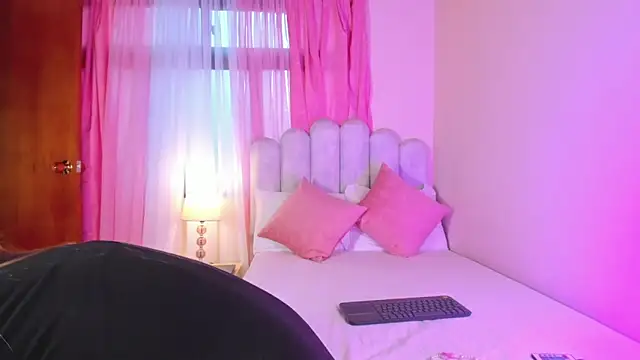 zaraquiinn online show from November 14, 2025, 9:57 pm