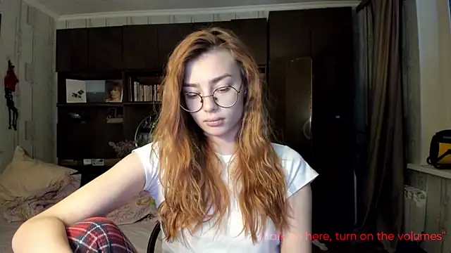 Snapshot of AngelaSwan chatting on October 13, 2025, 3:12 pm AngelaSwan online show from October 13, 2025, 3:12 pm