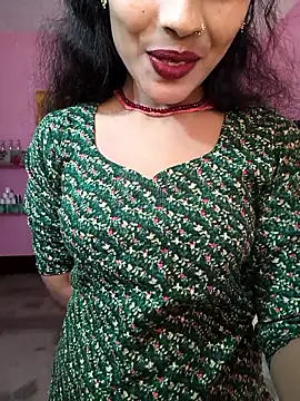 Eshna Dabral online show from November 10, 2025, 3:27 am