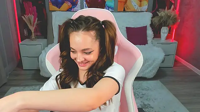 MelanieAlves online show from February 6, 2026, 6:33 pm