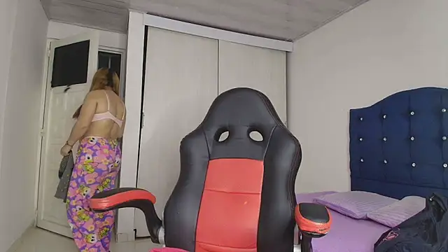 Snapshot of lovehotpink chatting on October 18, 2025, 3:53 am lovehotpink online show from October 18, 2025, 3:53 am