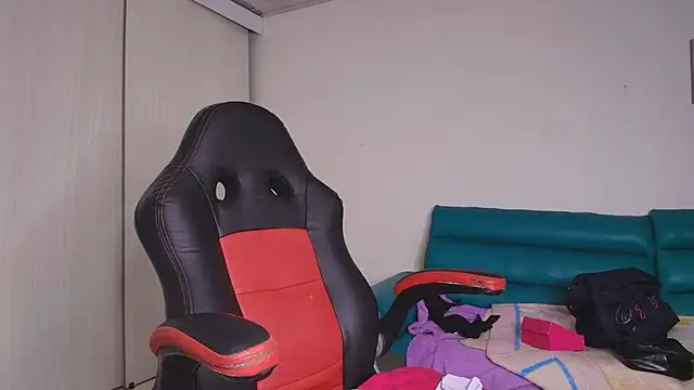 lovehotpink online show from November 24, 2025, 8:52 pm