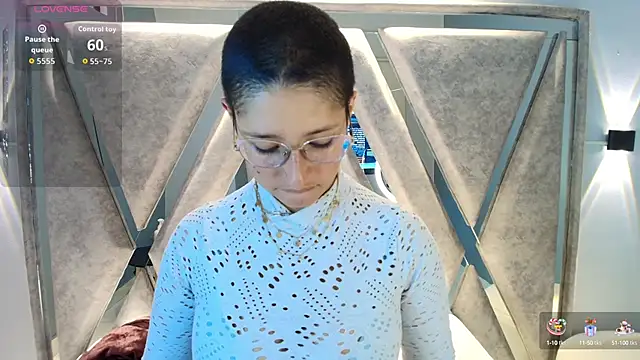 Snapshot of Elaine87_ chatting on September 24, 2025, 8:45 pm Elaine87 online show from September 24, 2025, 8:45 pm